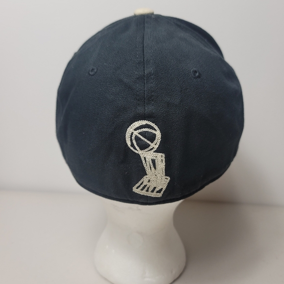 Los Angeles Lakers NBA Champions 2010 Adidas Official Locker Room Fitted Cap Hat - Picture 6 of 9